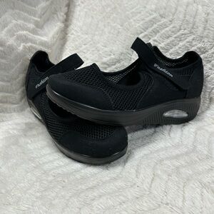 SAGUARRO Women's Black Mesh Mary Jane Sneakers